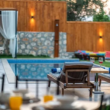 Spacious Pool, Jacuzzi Holiday home Adakoy