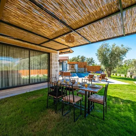 Holiday home Spacious Pool, Jacuzzi Adakoy