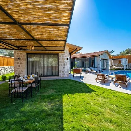 Holiday home Spacious Pool, Jacuzzi Adakoy
