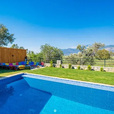 Holiday home Spacious Pool, Jacuzzi Adakoy