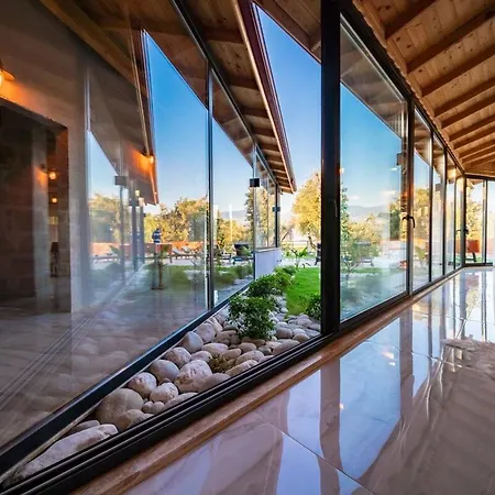 Spacious Pool, Jacuzzi