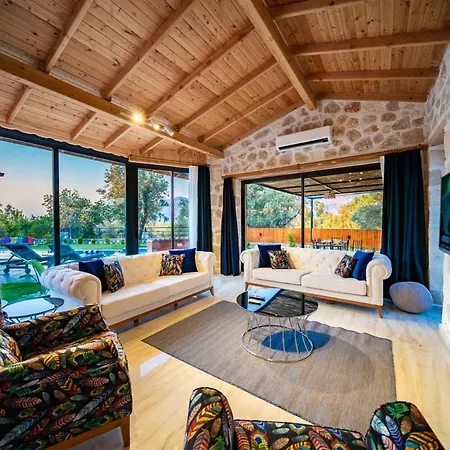 Spacious Pool, Jacuzzi Tatil Evi