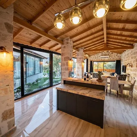 Spacious Pool, Jacuzzi Tatil Evi