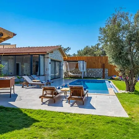 Spacious Pool, Jacuzzi * Adakoy