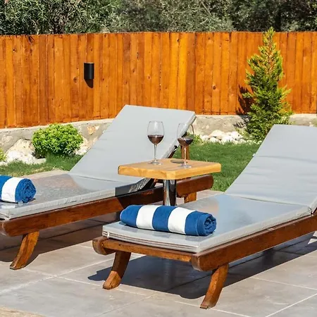 Spacious Pool, Jacuzzi Adakoy