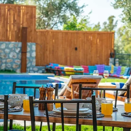 Spacious Pool, Jacuzzi Adakoy