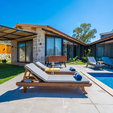 Spacious Pool, Jacuzzi