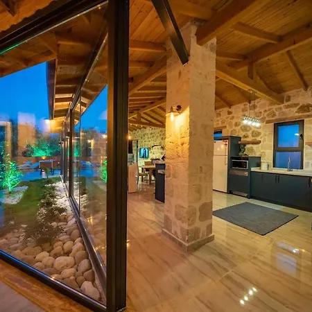 Spacious Pool, Jacuzzi Hébergement de vacances Adakoy